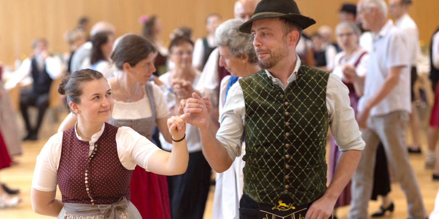 »Ausbildung zum/zur Volkstanzleiter/in«