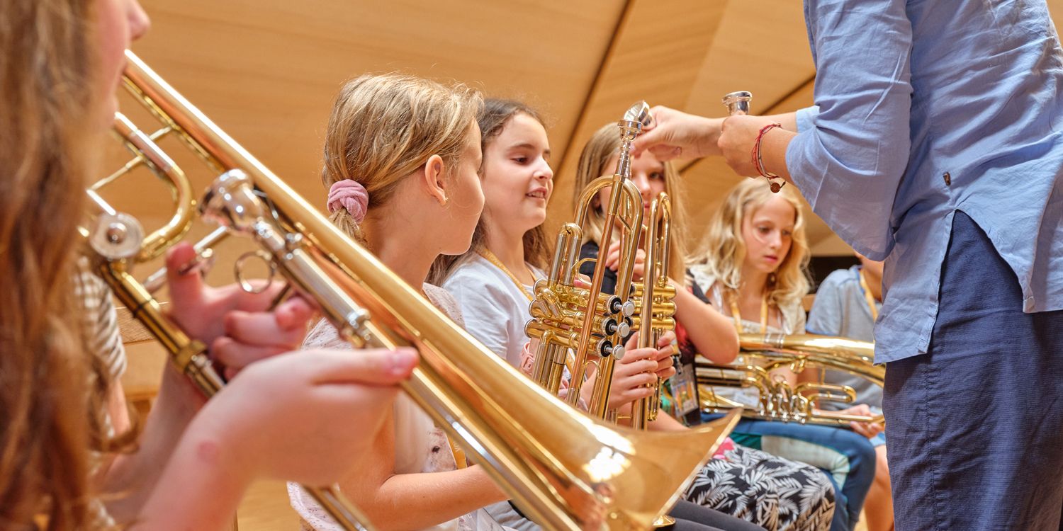 »Zupf‘n, Blos‘n, Drucka« – Instrumentenkarussell für Kinder