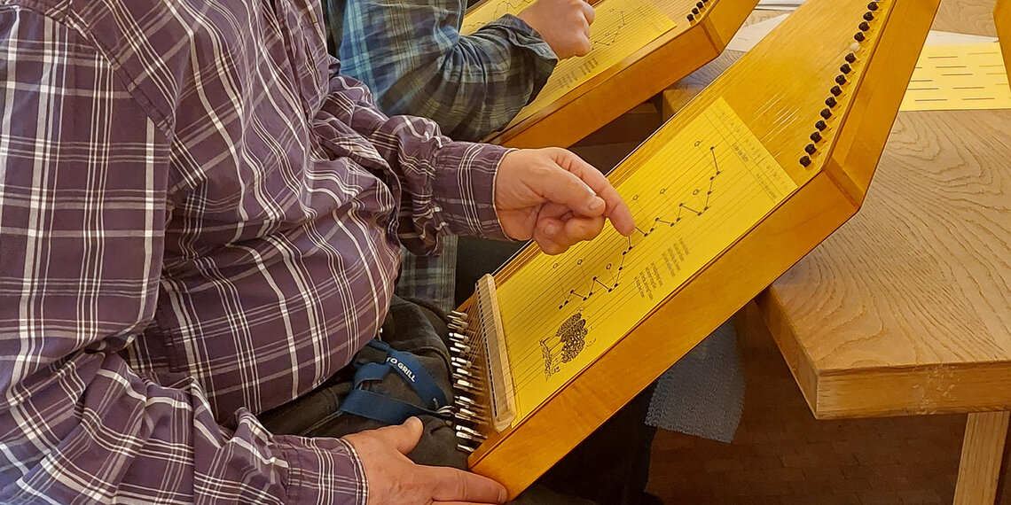 »Zauberharfe für Senioren« – Einfaches Musizieren in Gemeinschaft