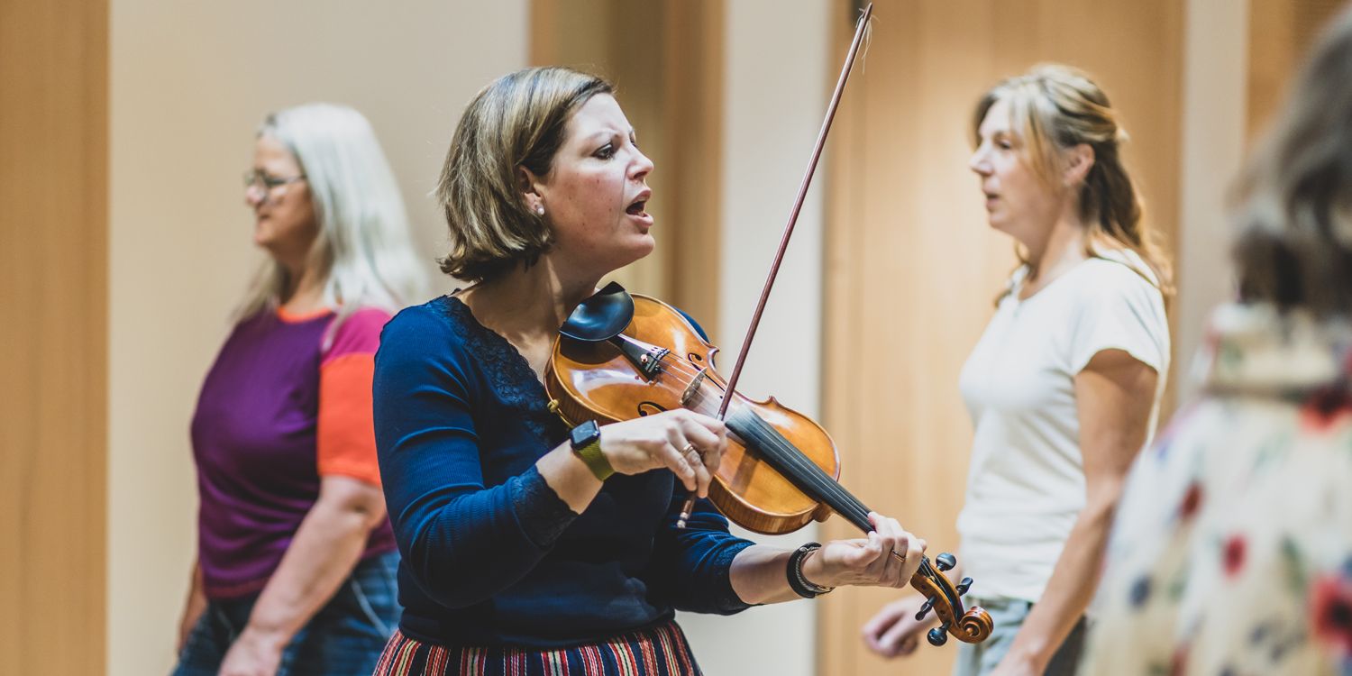 »Volksmusik weitergeben!« – Zertifizierungsprogramm Volksmusik (Vertiefungsmodul Singen)