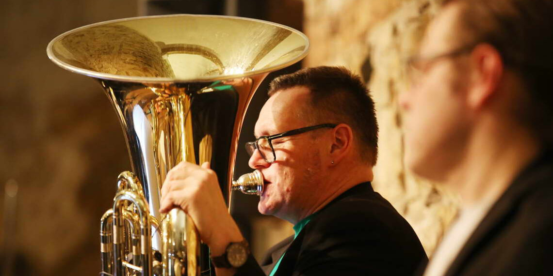 »Die Tuba in der Volksmusik« – Freies Musizieren nach Akkordsymbolen