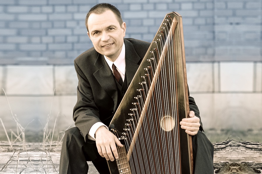 Zitherspieler Willi Huber vom Siebold-Trio Zitherspieler Willi Huber vom Siebold-Trio